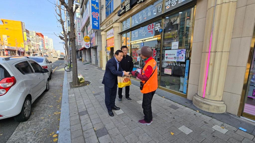 현장 근로자에게‘“따뜻한 온기가 담긴 도시락” 전달